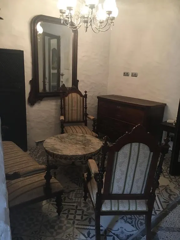Lägenhet Stadthaus Mitten Im Kuenstlerviertel Von Arta Mit Zwei Wohnungen
